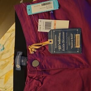 Democracy brand roll cuff pants size Large. Fushia color with comfy stretch